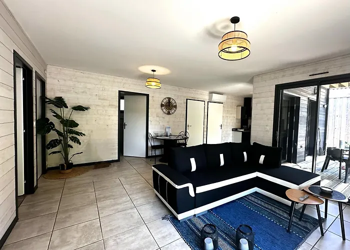 Meuble De Tourisme 4 Etoiles Avec Jacuzzi & Sauna بيت للعطل